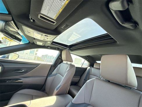 Certified 2024 Lexus ES 350 w/ Premium Package image 22
