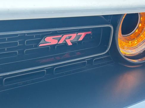 Used 2015 Dodge Challenger SRT image 19