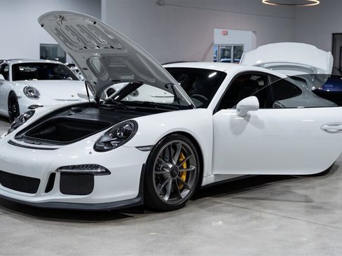 Used 2015 Porsche 911 GT3 RWD image 32