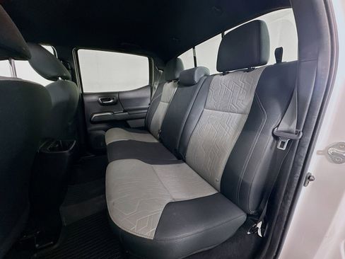 Used 2022 Toyota Tacoma TRD Off-Road AWD/4WD image 23