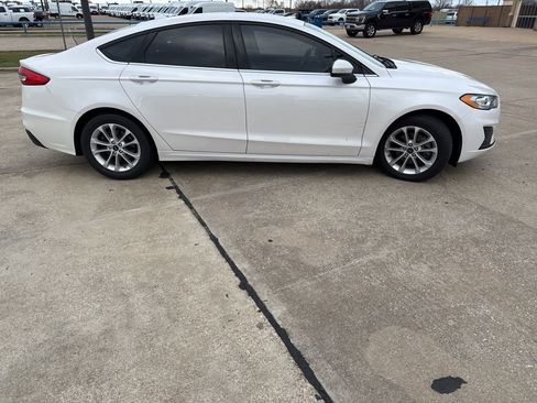 Used 2020 Ford Fusion SE image 17