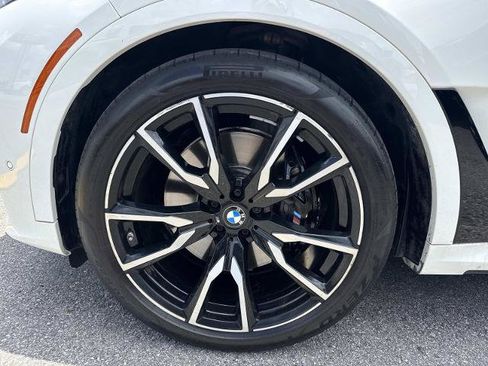 Used 2022 BMW X7 xDrive40i w/ M Sport Package AWD/4WD image 9