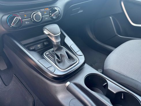 Used 2025 Kia Soul LX w/ LX Technology Package FWD image 38