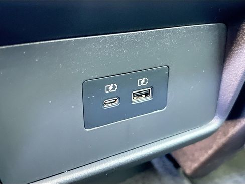 Used 2023 Nissan Rogue SV image 25