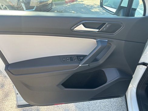 Used 2018 Volkswagen Tiguan SE image 27