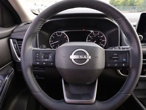 Certified 2026 Nissan Rogue SV FWD image 11
