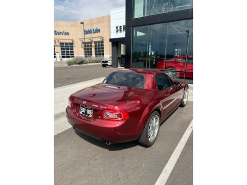Used 2010 MAZDA MX-5 Miata Grand Touring w/ Premium Pkg RWD image 4