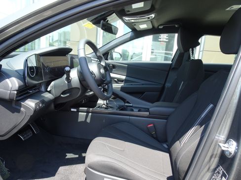 New 2025 Hyundai Elantra SEL FWD image 9