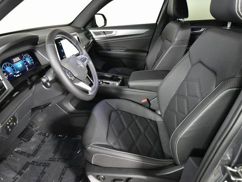 New 2025 Volkswagen Atlas Cross Sport SE image 9