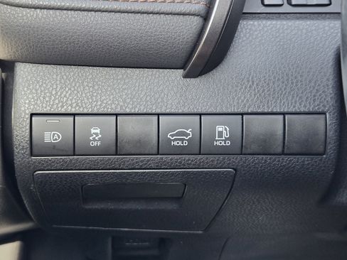 Used 2019 Toyota Camry XLE image 25