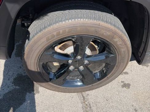Used 2024 Jeep Grand Cherokee Altitude image 31
