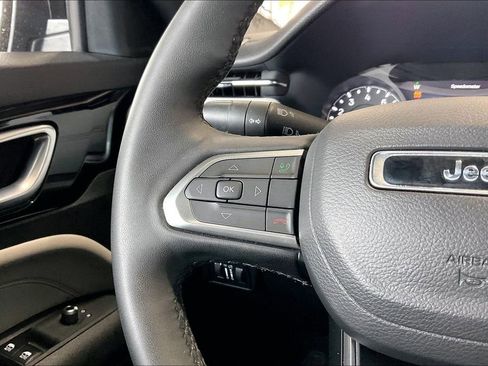 Used 2025 Jeep Compass Limited image 8