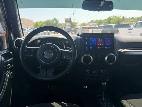 Used 2016 Jeep Wrangler Unlimited Sahara AWD/4WD image 13