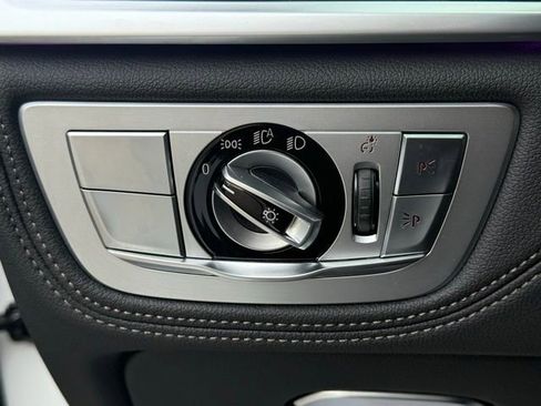 Used 2022 BMW 750i xDrive w/ Autobahn Package image 55