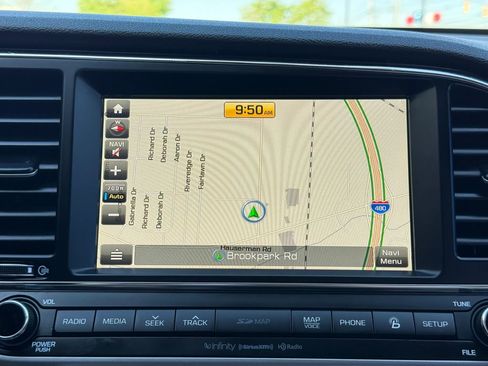 Used 2017 Hyundai Elantra Limited w/ Limited Tech Package 04 image 34