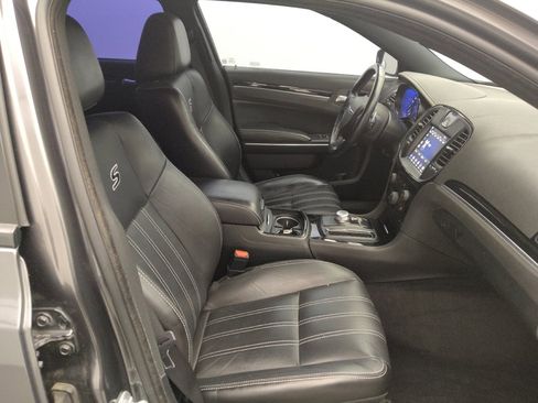 Used 2018 Chrysler 300 S image 21