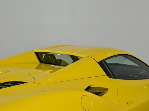 Used 2021 Ferrari F8 Tributo RWD image 17