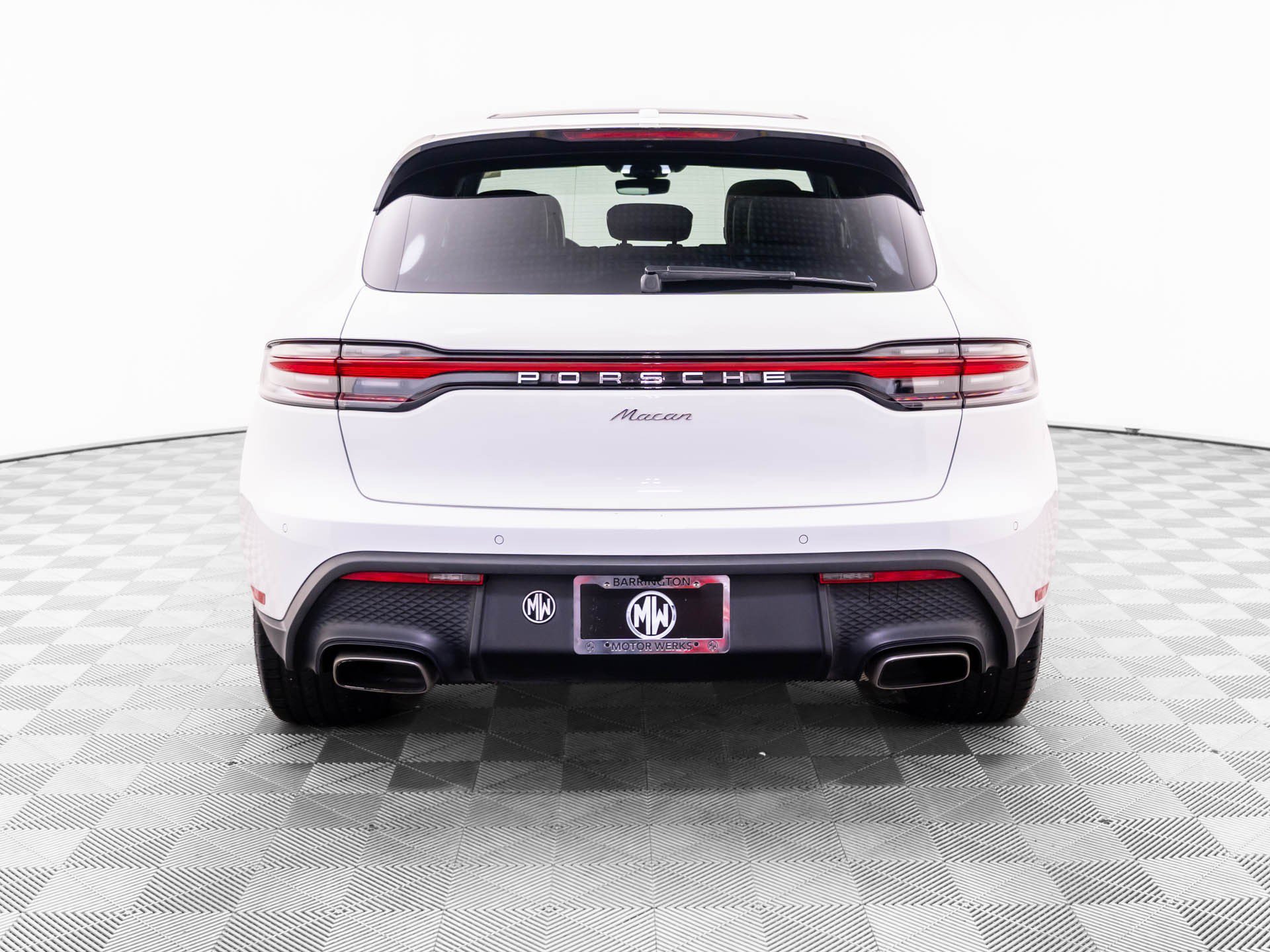Certified 2023 Porsche Macan AWD/4WD image 10