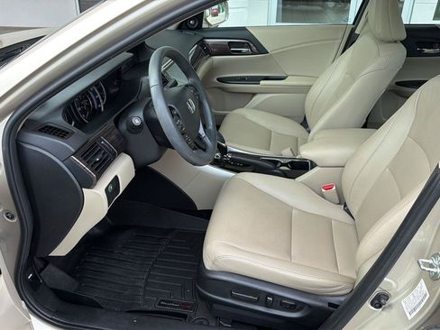 Used 2017 Honda Accord EX-L image 10
