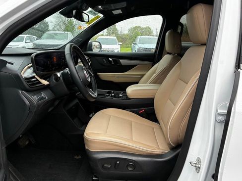 Used 2025 Buick Enclave Preferred FWD image 13