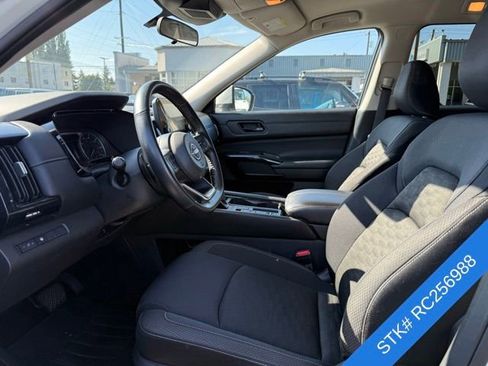 Used 2024 Nissan Pathfinder SV FWD image 4