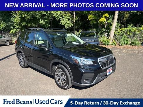 Used 2019 Subaru Forester Premium w/ All-Weather Package AWD/4WD image 3