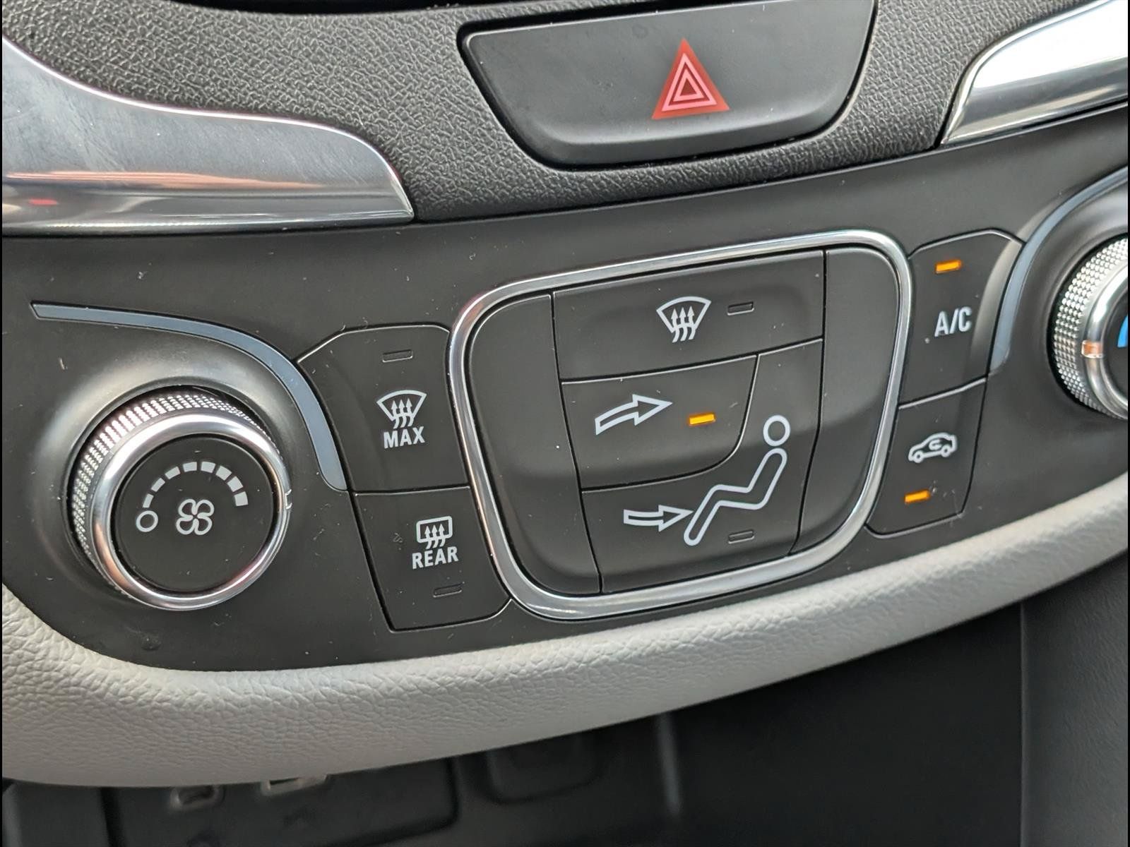 Used 2020 Chevrolet Equinox LT FWD image 12