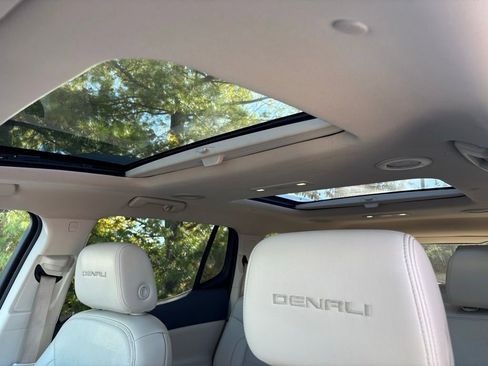 Used 2021 GMC Acadia Denali w/ Denali Ultimate Package image 17