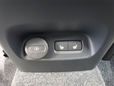 New 2026 Volvo XC40 B5 Core w/ Protection Package Premier image 31