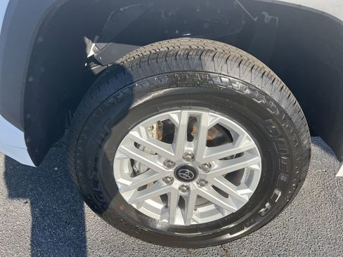 Used 2022 Toyota Tundra SR5 w/ SR5 Convenience Package image 13