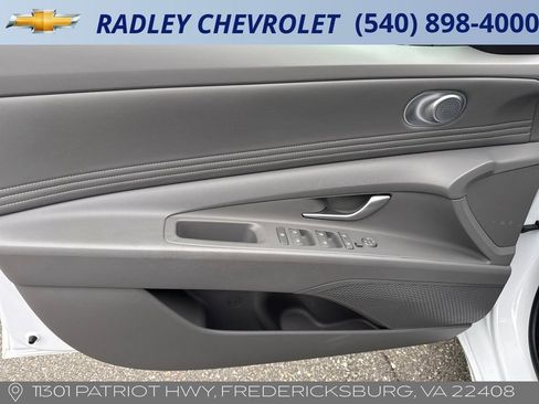 Used 2025 Hyundai Elantra SEL image 13