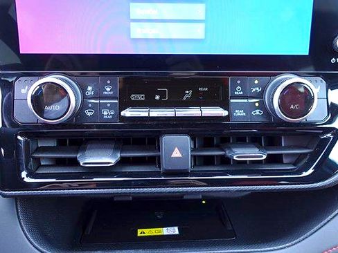 Used 2023 Toyota Highlander XSE AWD/4WD image 18