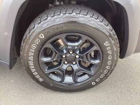 Used 2021 Jeep Cherokee Trailhawk w/ Premium Leather Package image 13