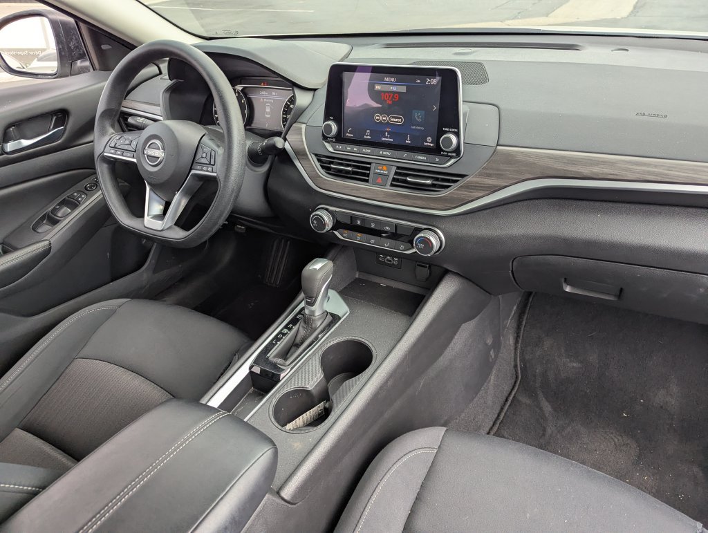 Used 2025 Nissan Altima 2.5 SV FWD image 31