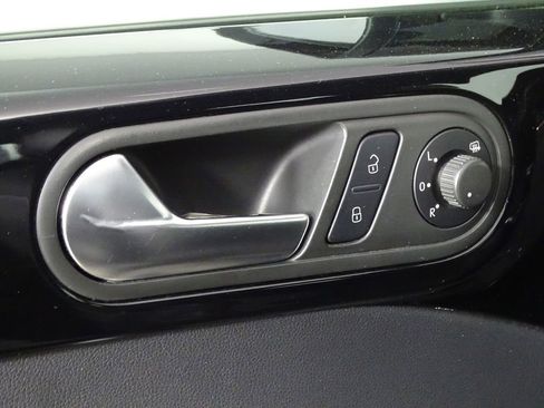 Used 2014 Volkswagen Beetle 2.5 image 14