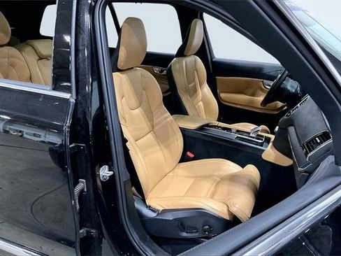 Certified 2024 Volvo XC90 T8 Ultimate w/ Protection Package Premier image 8
