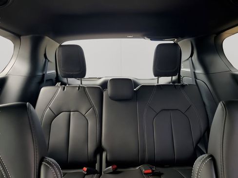 New 2026 Chrysler Pacifica Select FWD image 24