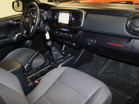 Used 2017 Toyota Tacoma TRD Sport w/ Premium & Technology Package AWD/4WD image 23