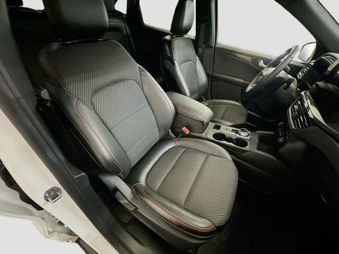 Used 2024 Ford Escape ST-Line w/ Tech Pack #1 AWD/4WD image 33