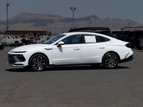 Used 2025 Hyundai Sonata SEL FWD image 2
