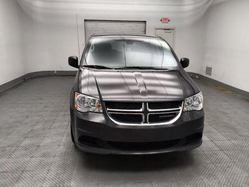Used 2019 Dodge Grand Caravan SE w/ UConnect Hands-Free Group image 14