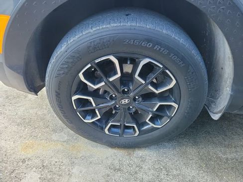 Used 2023 Hyundai Santa Cruz SE image 3