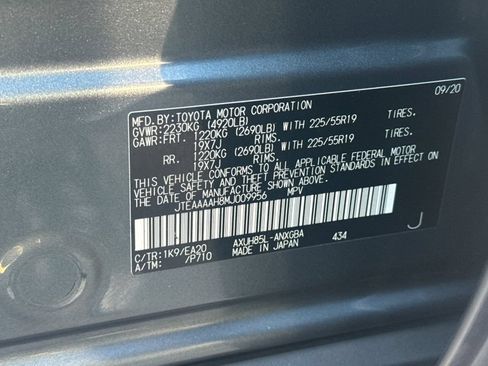 Certified 2021 Toyota Venza XLE w/ Softex Package AWD/4WD image 27