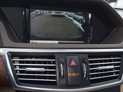 Used 2013 Mercedes-Benz E 350 Sedan image 39