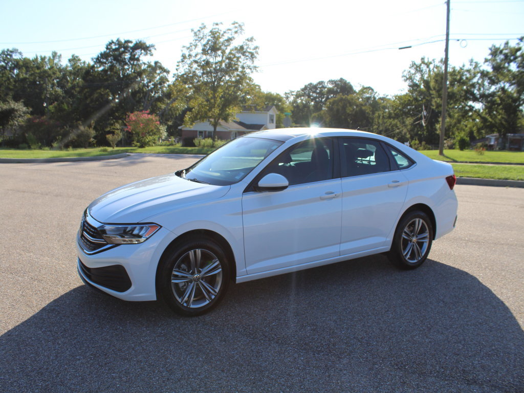 Used 2023 Volkswagen Jetta SE w/ Panoramic Sunroof Package FWD image 1