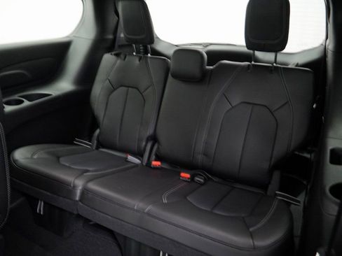 New 2026 Chrysler Pacifica Select image 18