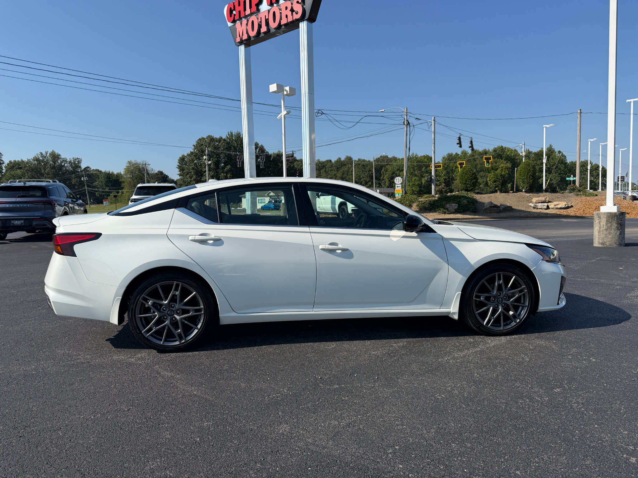 Used 2024 Nissan Altima 2.0 SR FWD image 8