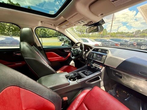Used 2017 Jaguar F-PACE R-Sport image 26