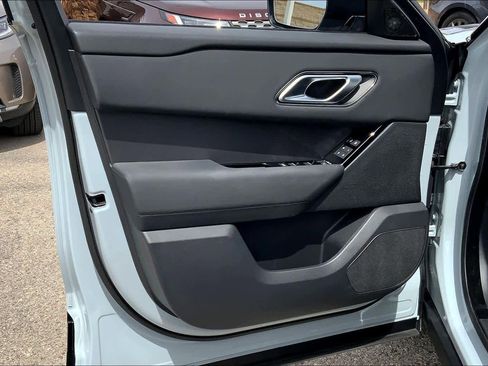Used 2025 Land Rover Range Rover Velar Dynamic SE AWD/4WD image 19