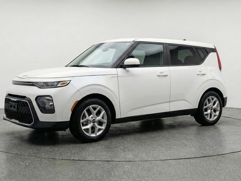 Used 2025 Kia Soul LX w/ LX Technology Package image 3